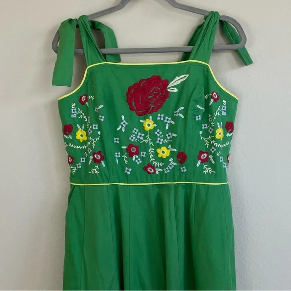 Knitted Dove Green Embroidered Tie Sleeves Fit & Flare Pleated Mini Dress Size L - Picture 4 of 10